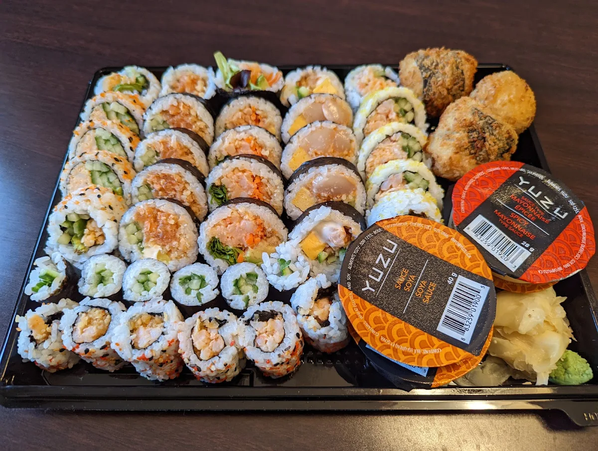 Chef's Choice Platter 40pcs, Yuzu sushi