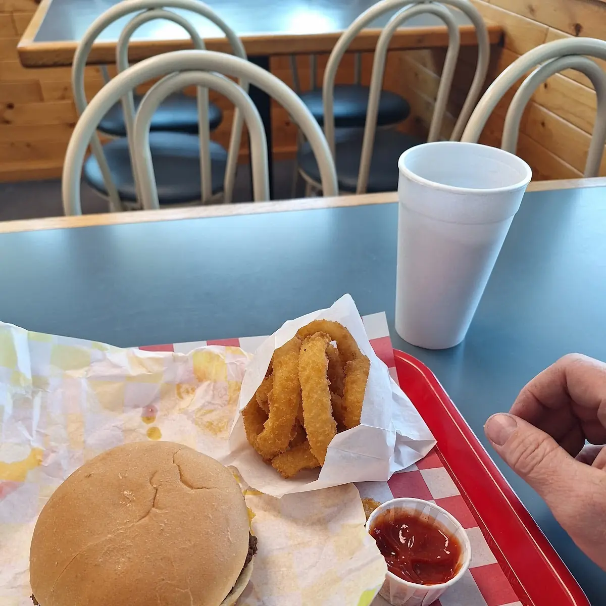 Traditional Cheese Burger and Onion Rings