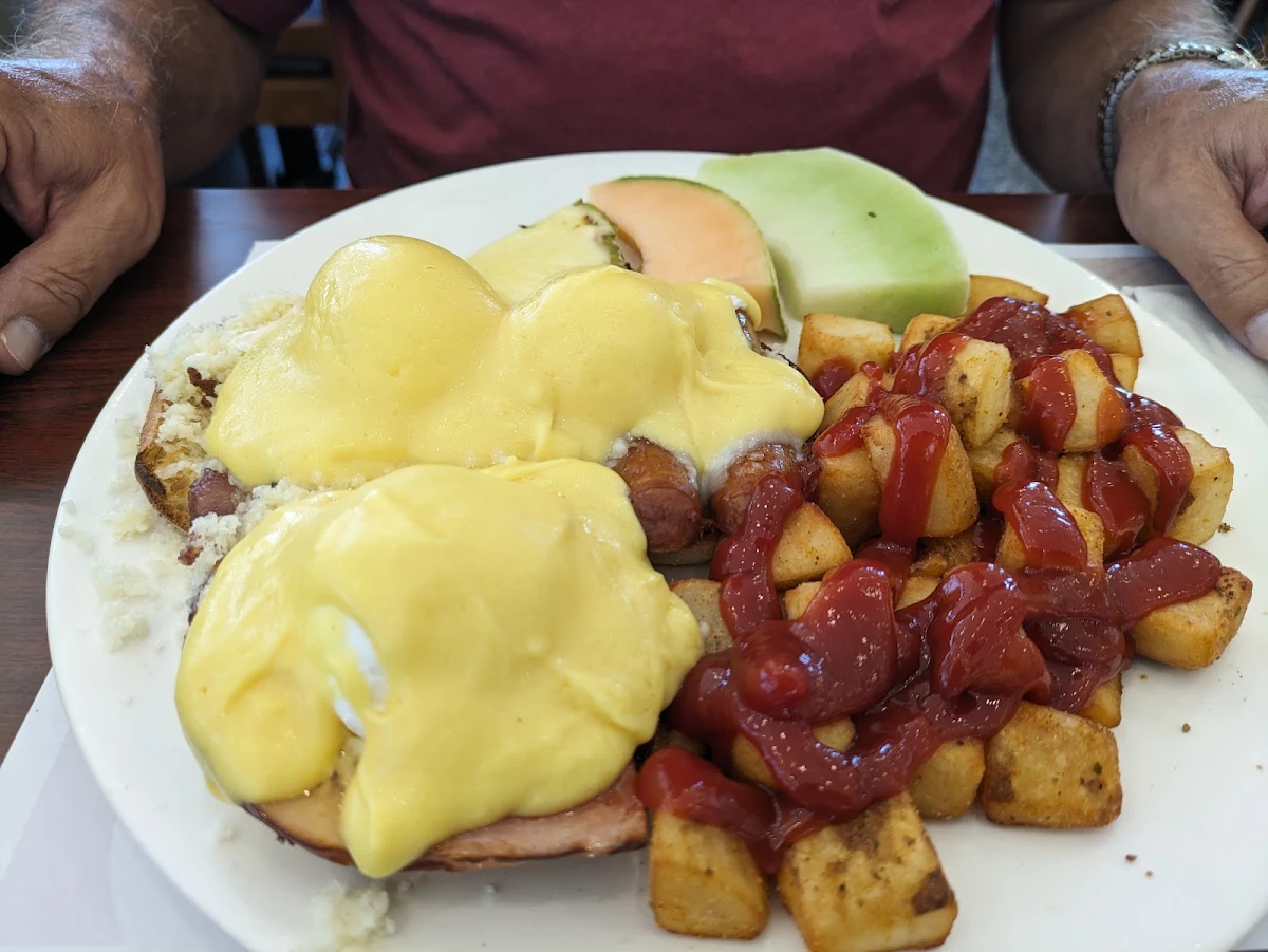 Benedict Smoked Meat, Coco Frutti Belleville