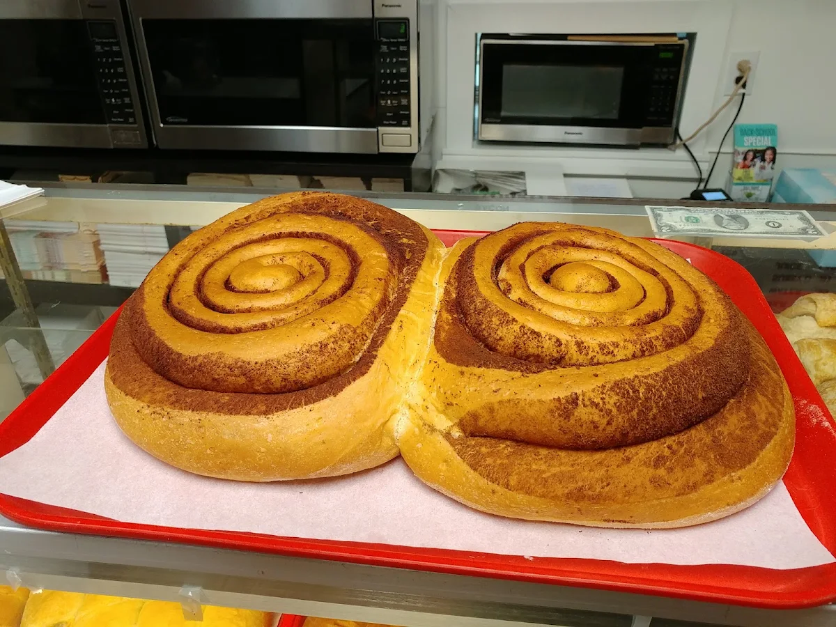 5 lb Cinnamon Roll