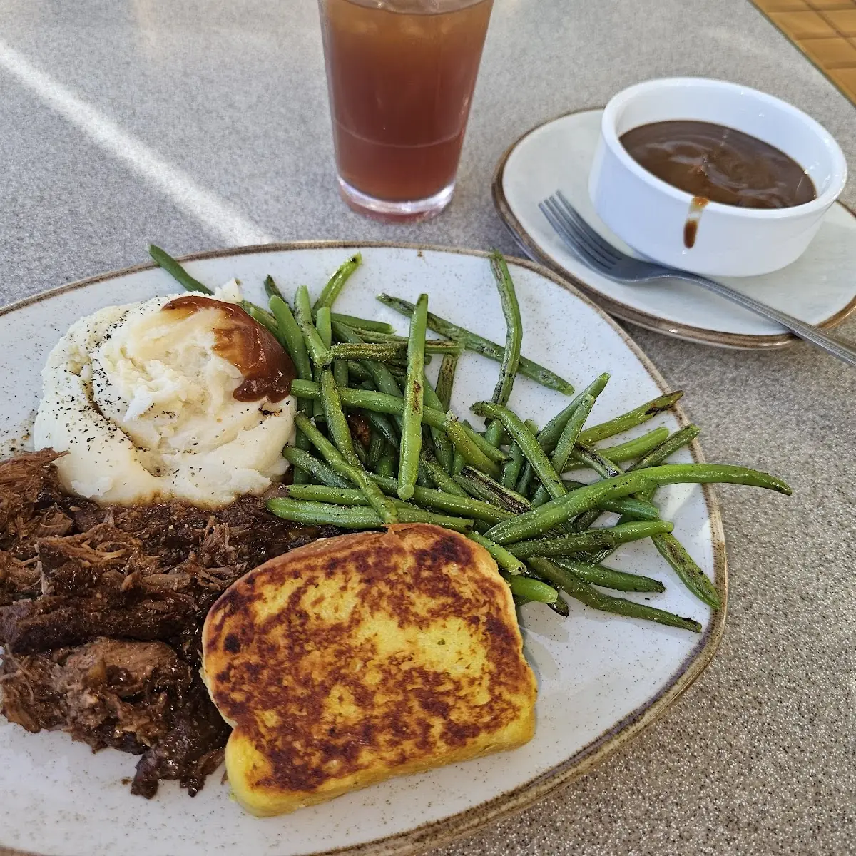 Roast Beef with Mashed Potatoes and Gravy