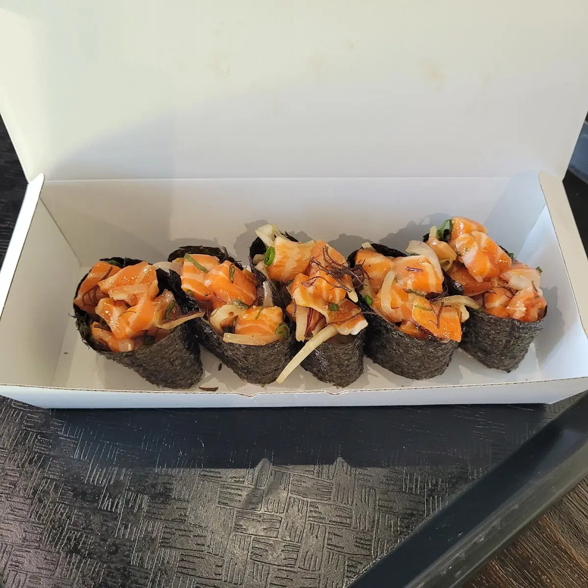 Salmon Poke Sushi