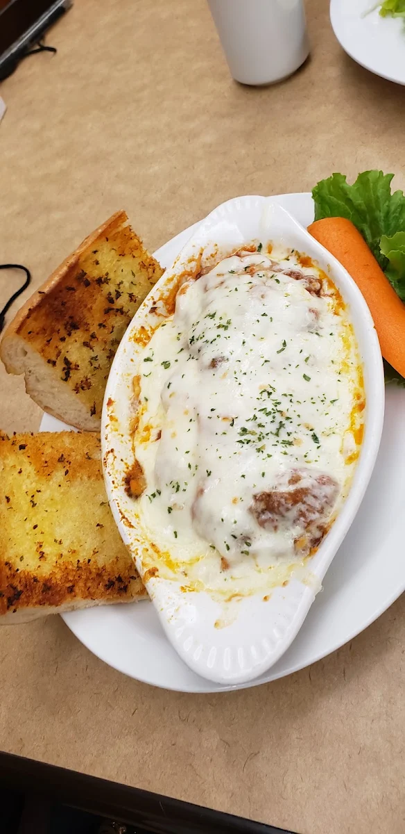 Lasagna with Garlic Bread