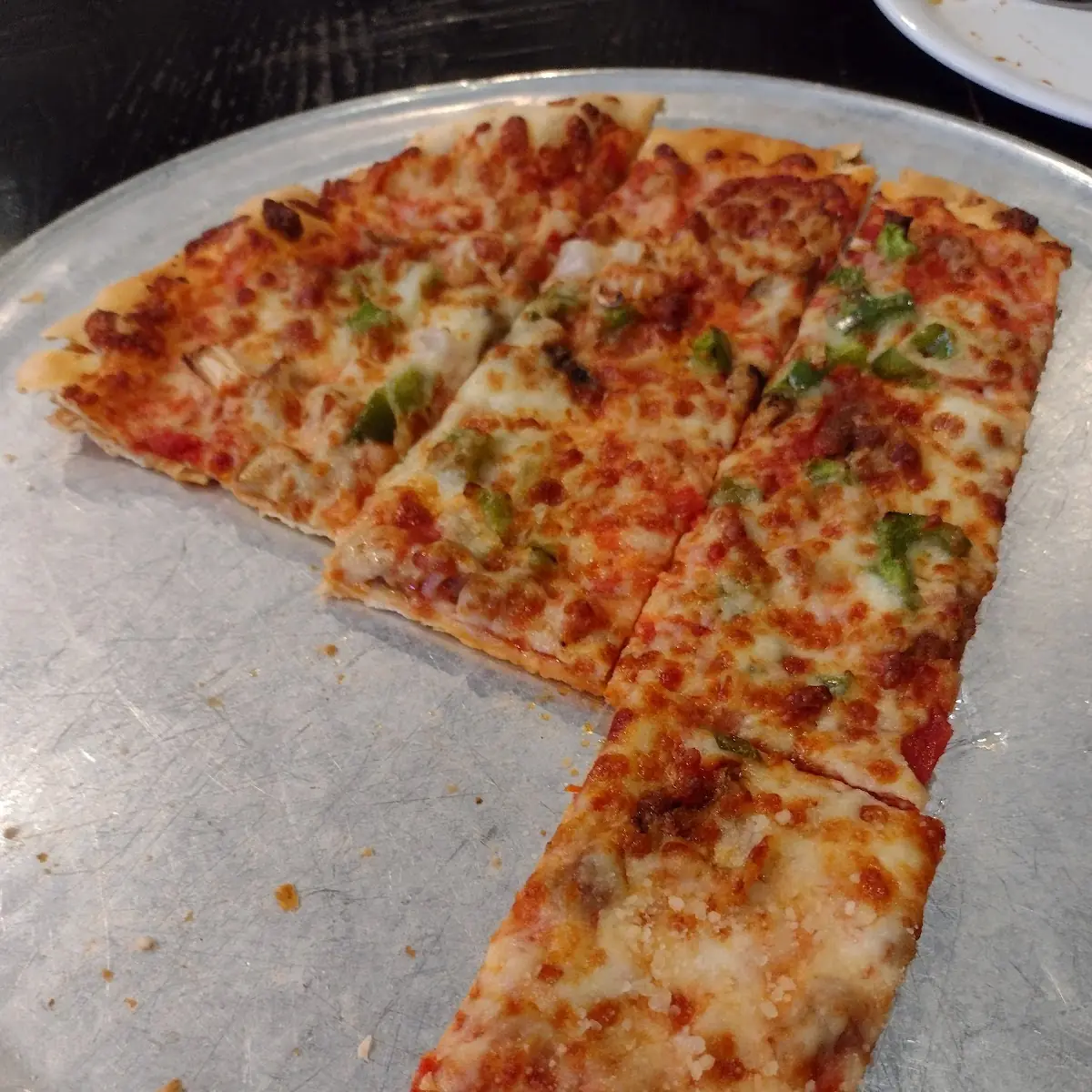 Medium Deluxe Thin Crust Pizza