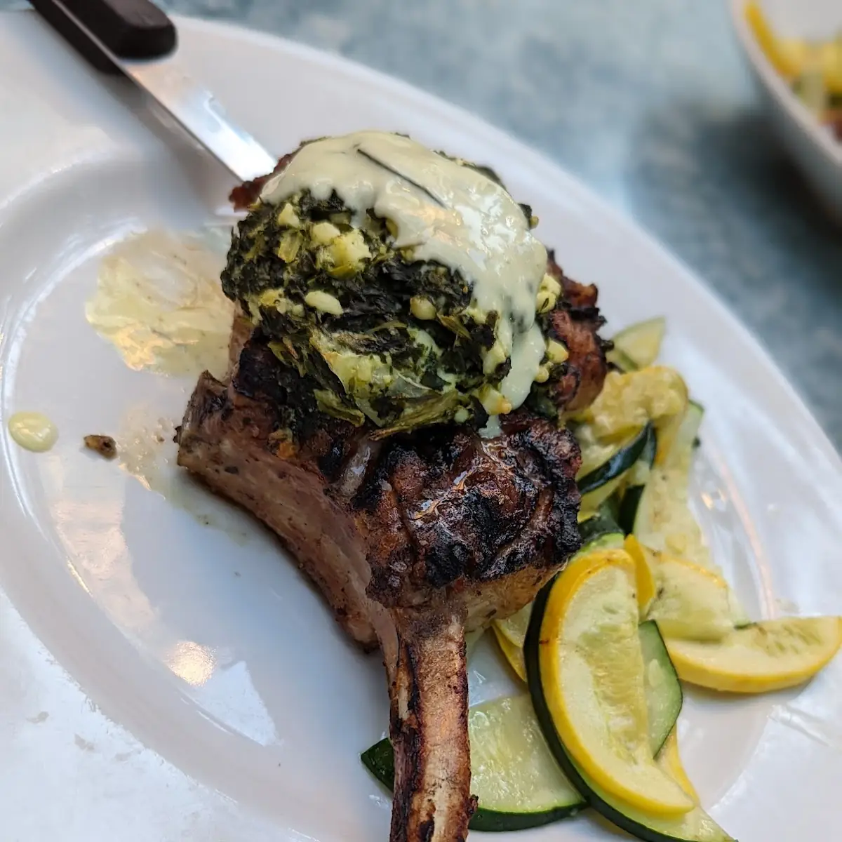 Tomahawk Pork Chop Hirini Brizola