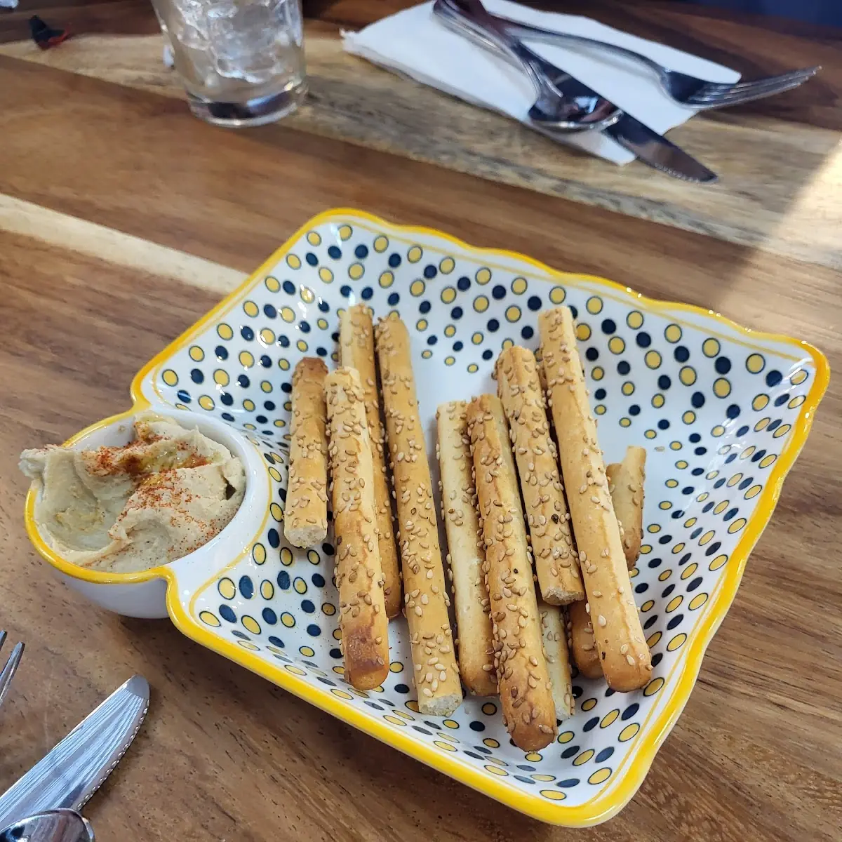 Crackers and Hummus