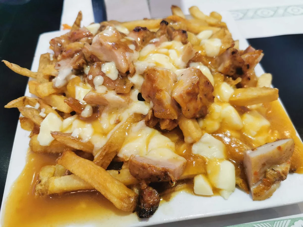 Poutine with Chicken, Restaurant Luso