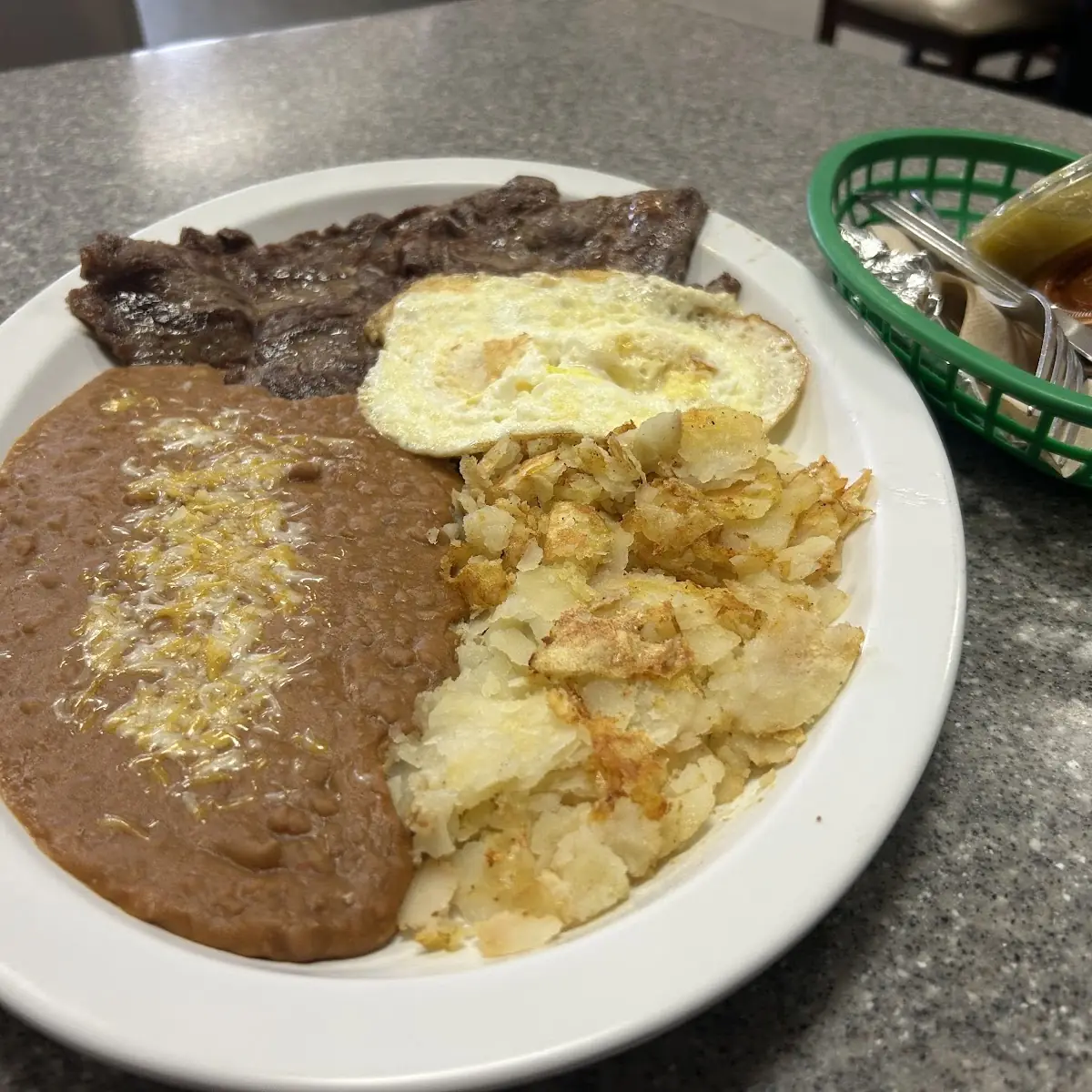 Bistec Y Huevos Steak & Eggs