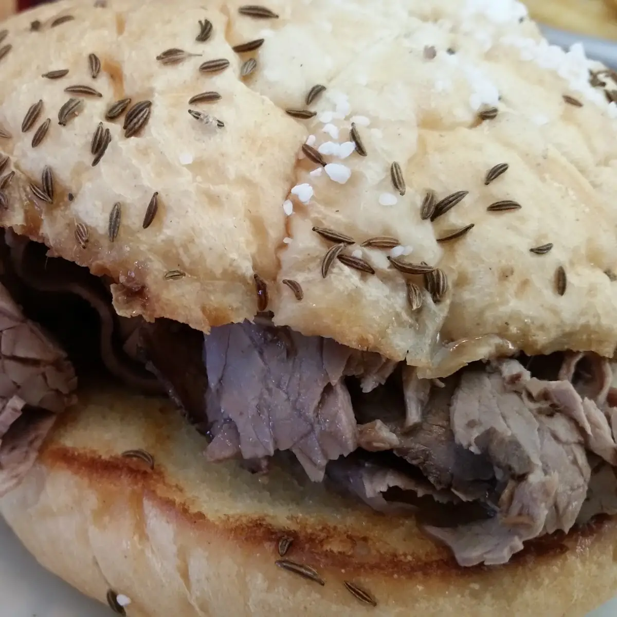 Roast Beef on Weck Kummelweck Roll