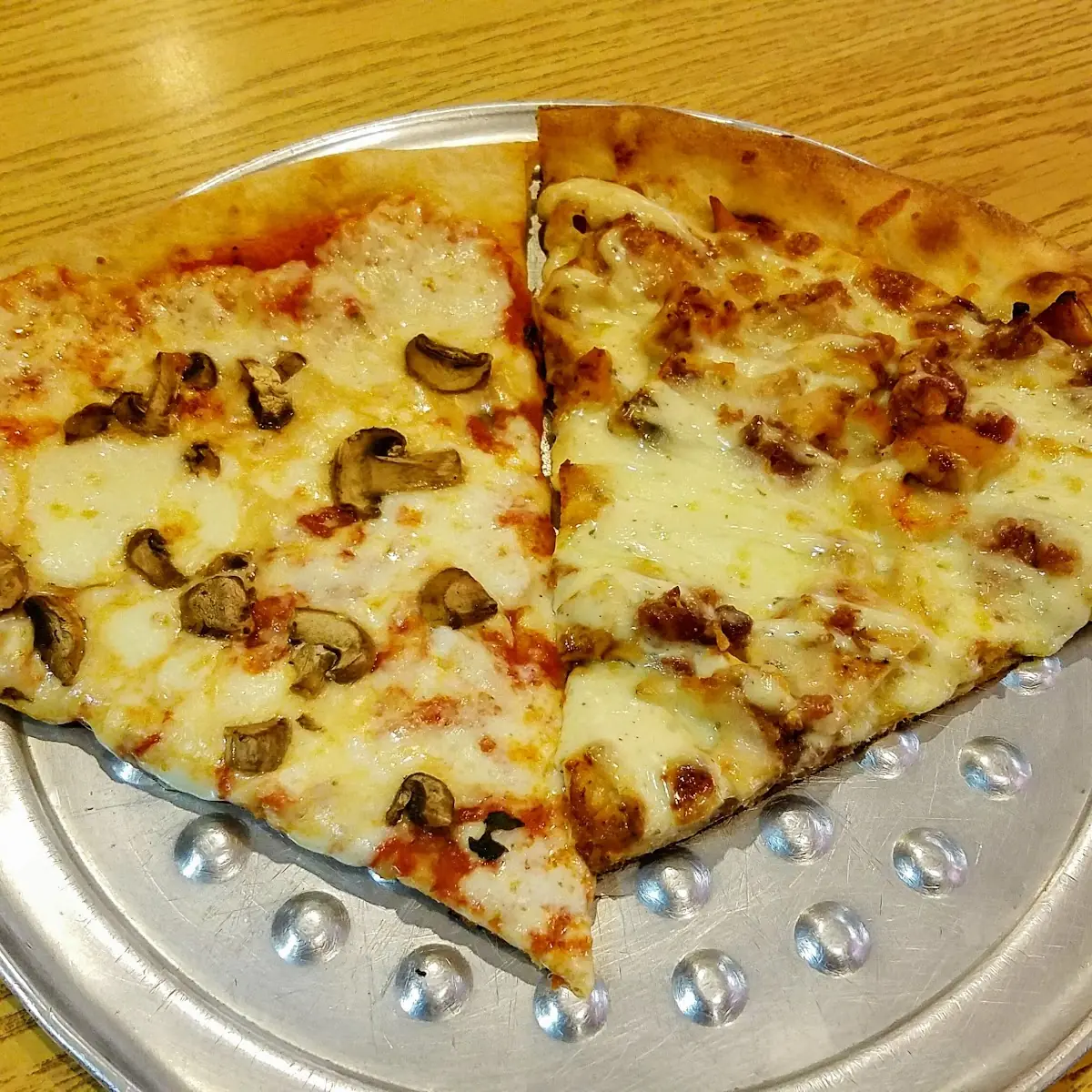 Fresh Clams White Pizza