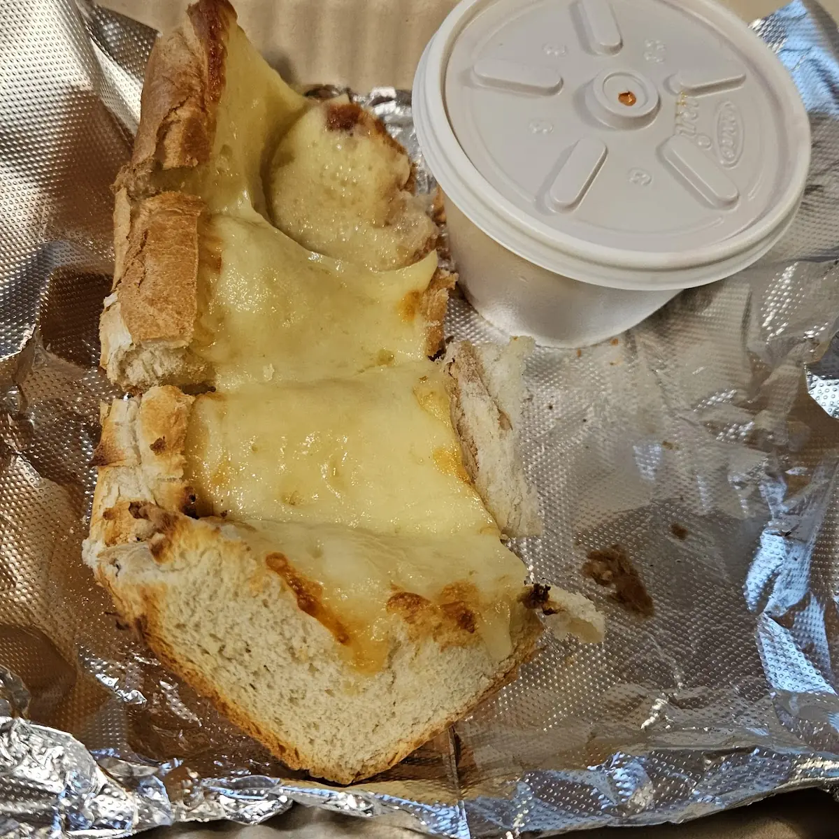 Garlic Bread with Cheese & Sauce