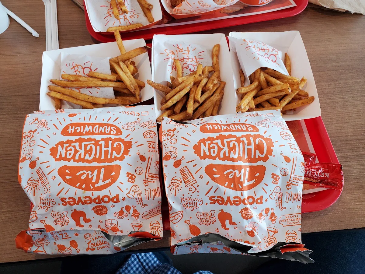 Classic Chicken Sandwich, Popeyes Louisiana Kitchen