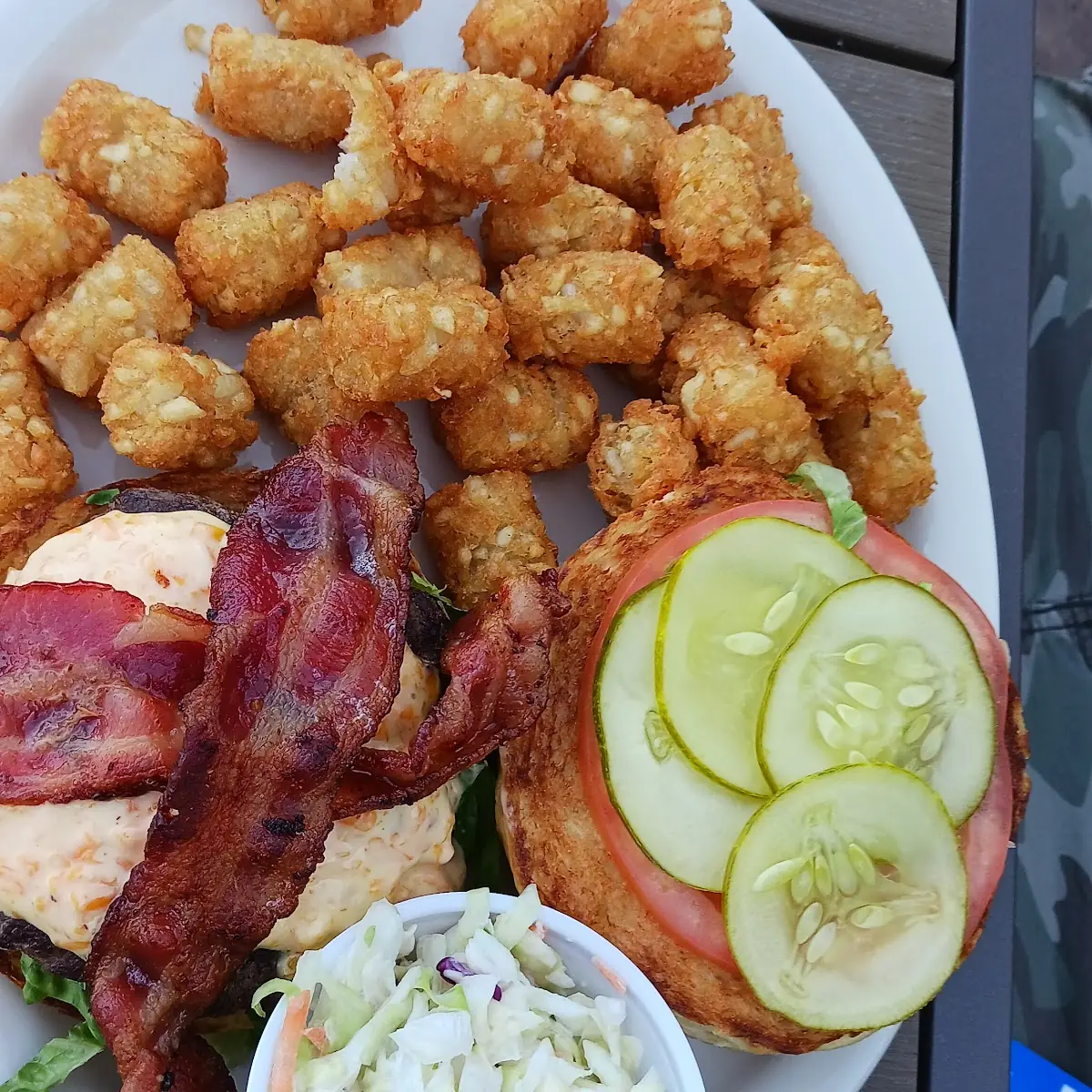 Fox Buger &Tater Tots