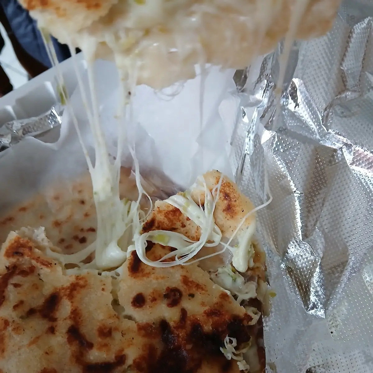 Pupusa Queso Con Chicharron