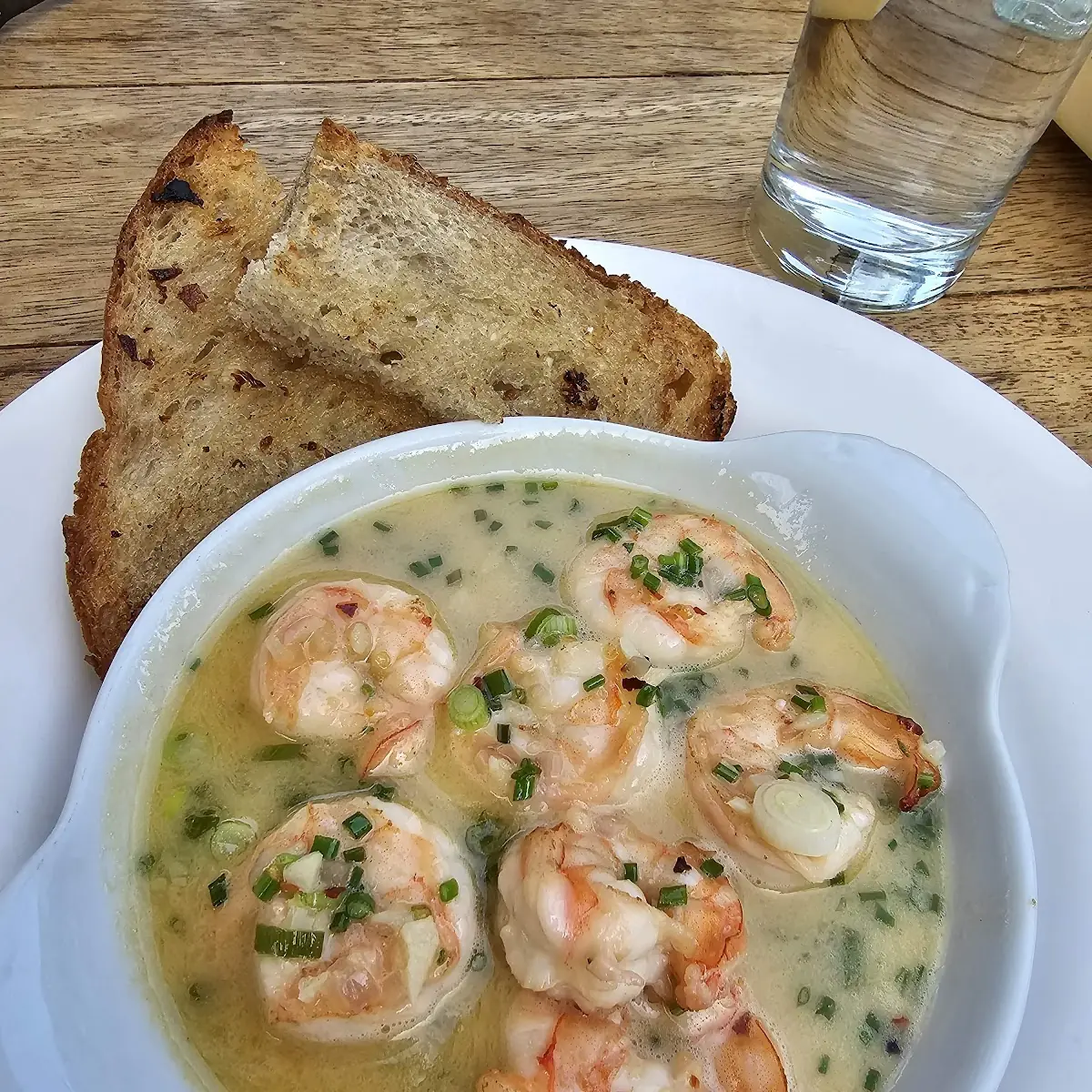 Spicy Shrimp with White Wine & Garlic Sauce