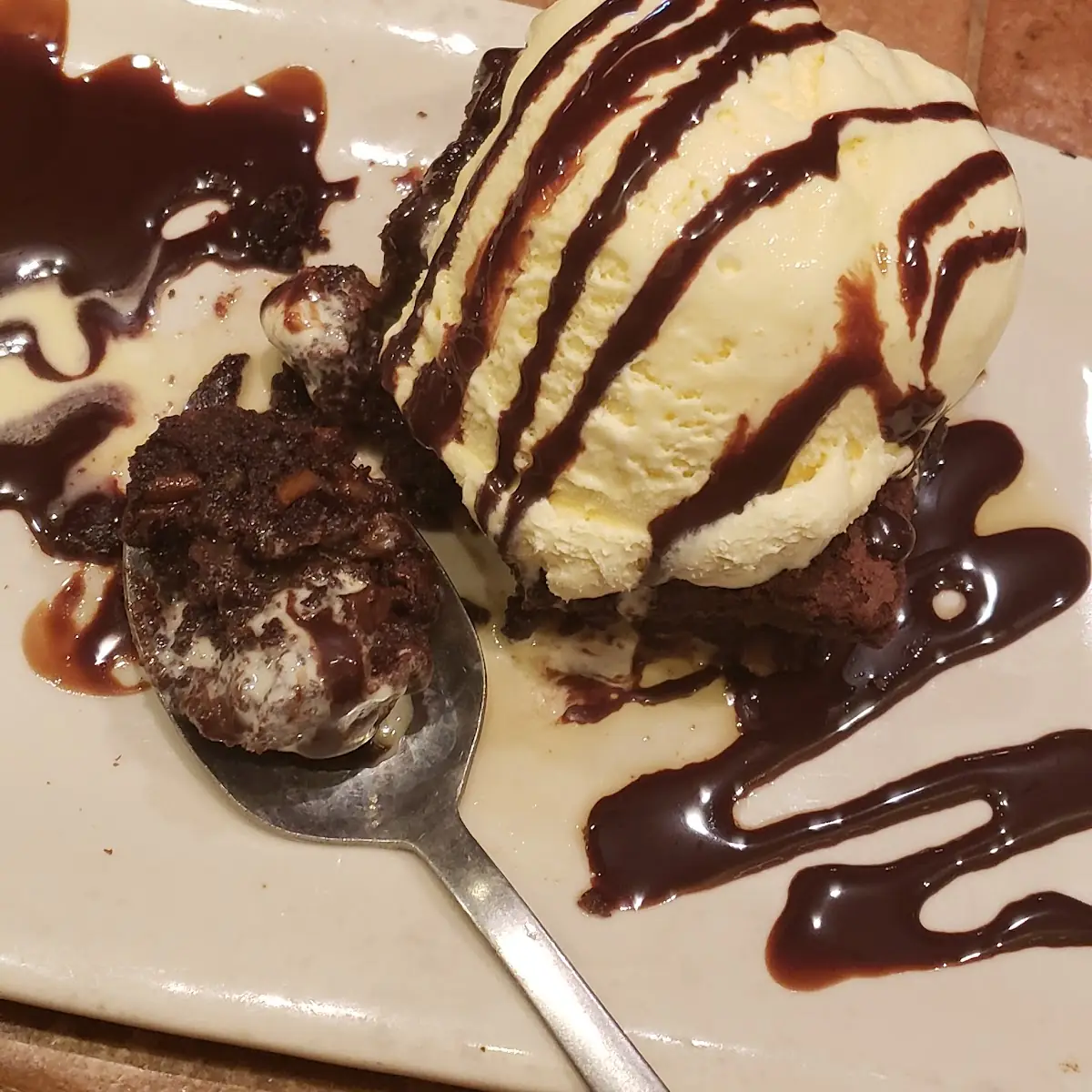 Border Brownie Sundae