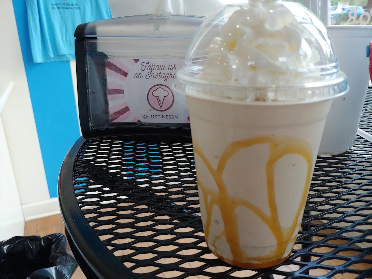 Shake Vanilla Ice Cream with Espresso