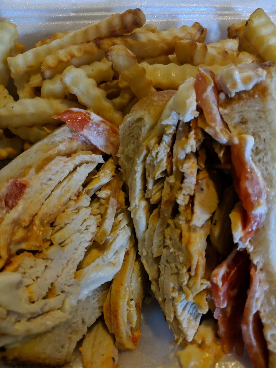 Sandwich De Pollo Con Papas Fritas