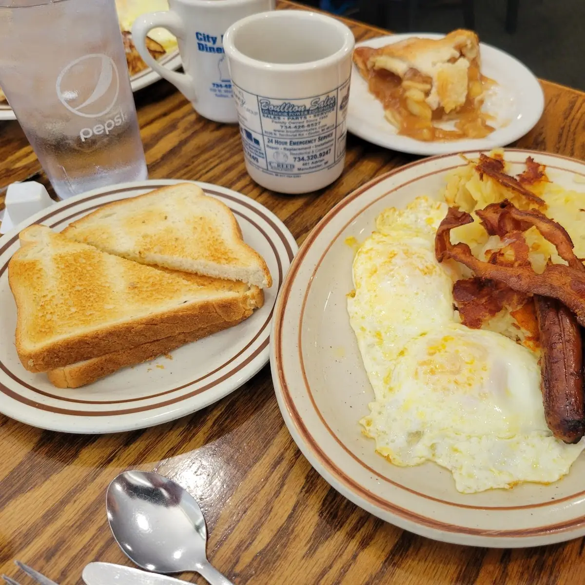 Eggs Bacon Sausage Potato's Toast