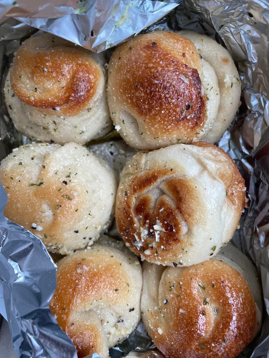 6 Piece Garlic Knots
