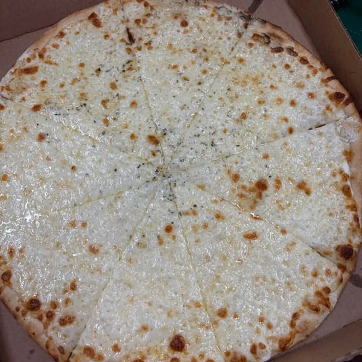 White Style Cheese Pizza