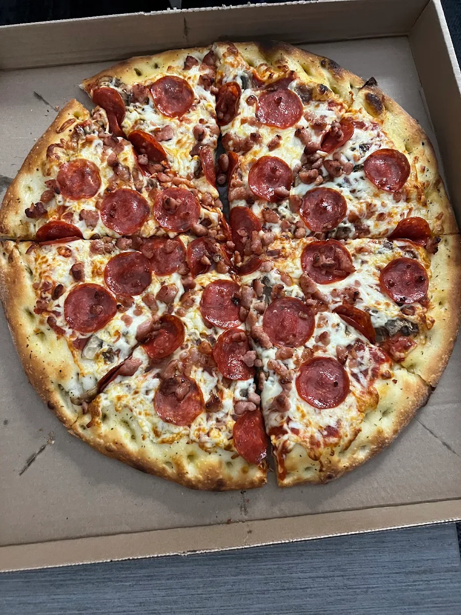 Highlights, Randy's Pizza - Kearney Lake