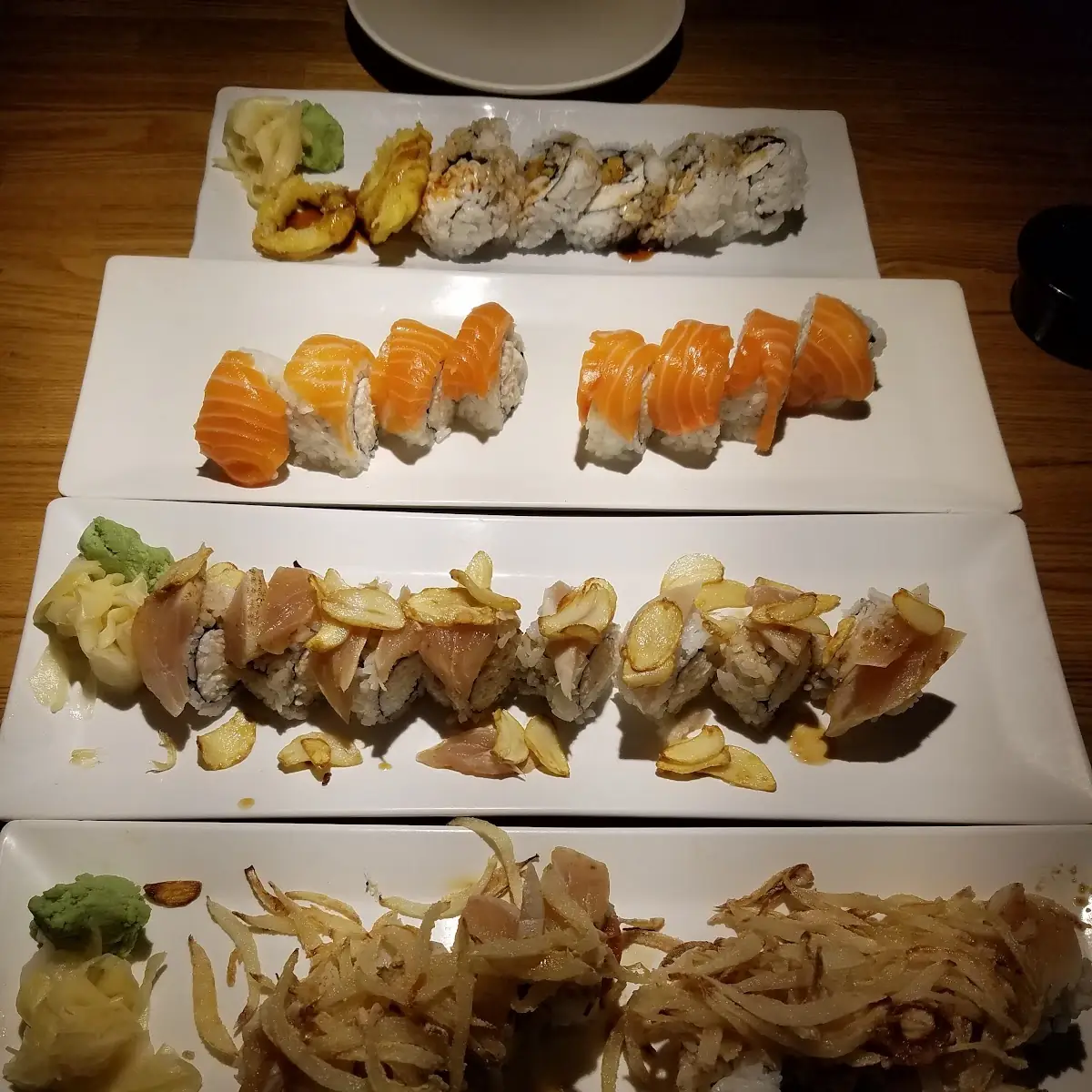 House Magic Roll Middle Albacore Delight Roll Bottom