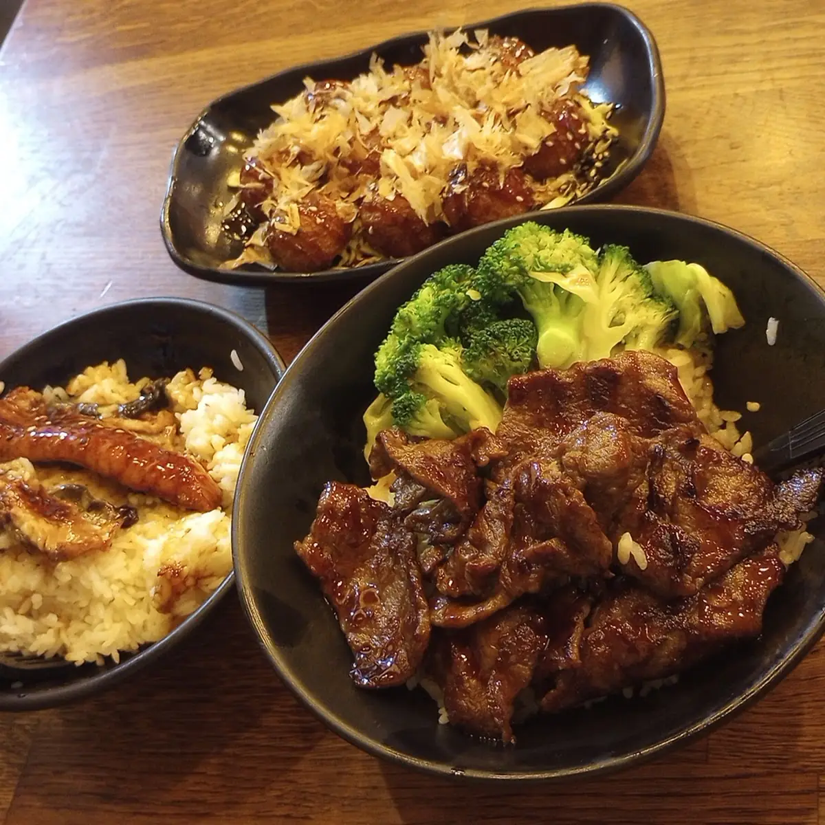 Takoyaki Broccoli Beef Eel over Rice Bowl