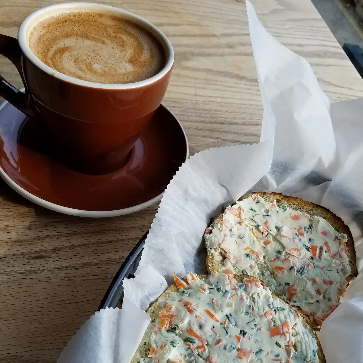 Spinach Bagel with Veggie Cream Cheese