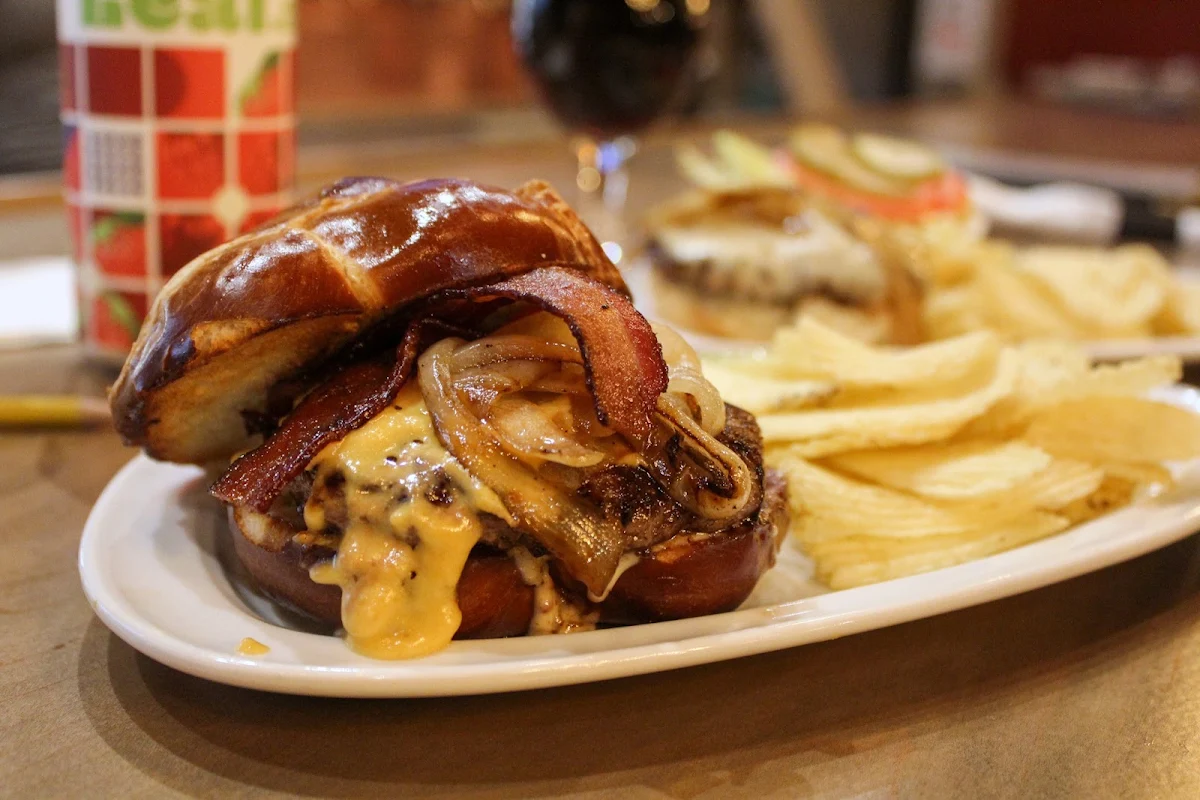 Pub Pretzel Burger