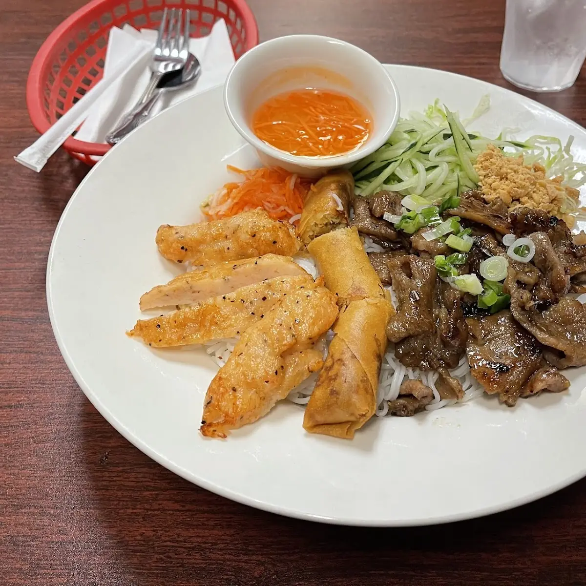 Vermicelli Grilled Pork & Egg Roll