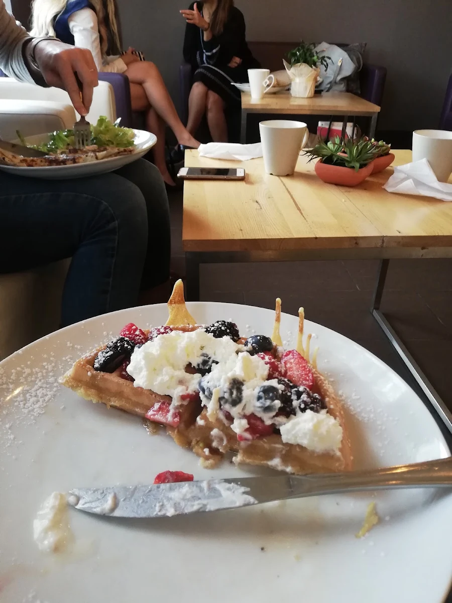 Berry Crepe