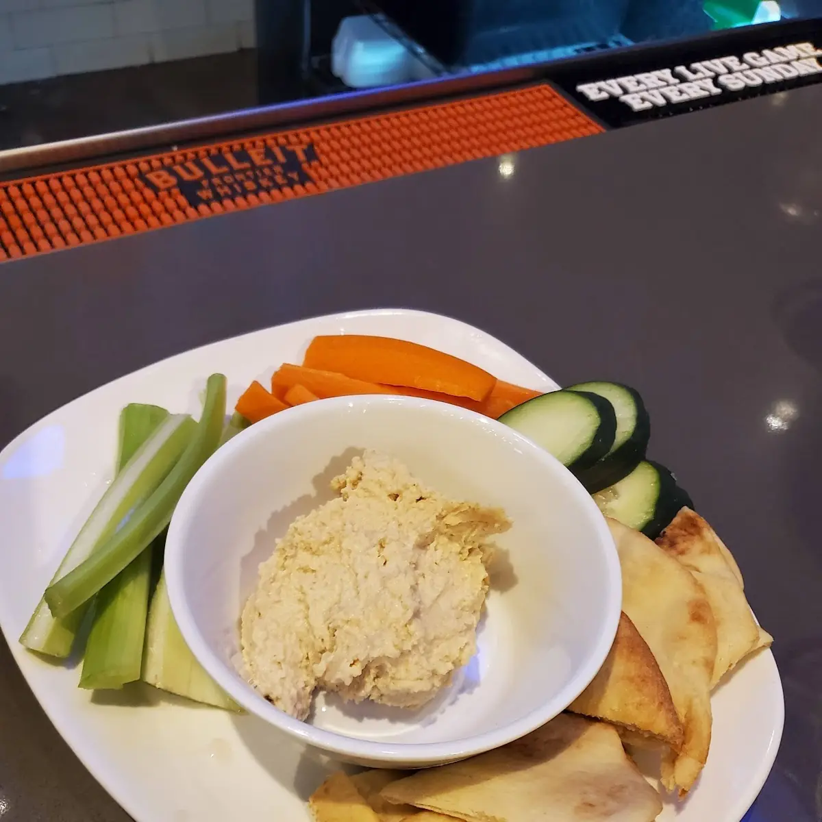 Hummus & Toasted Naan