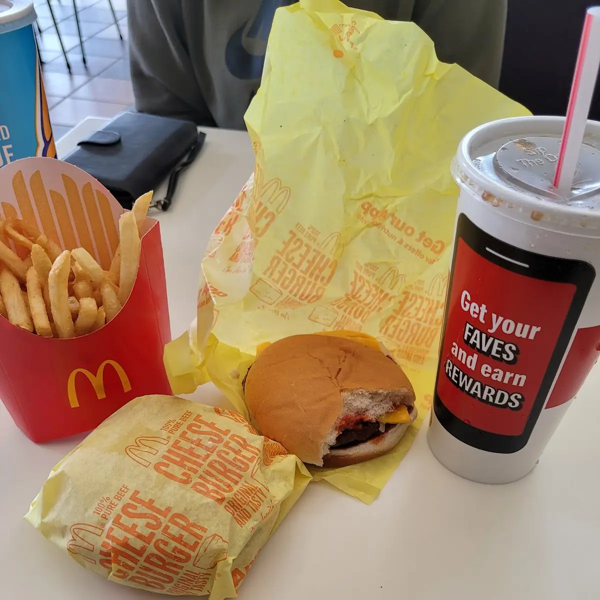 2 Cheeseburger Combo