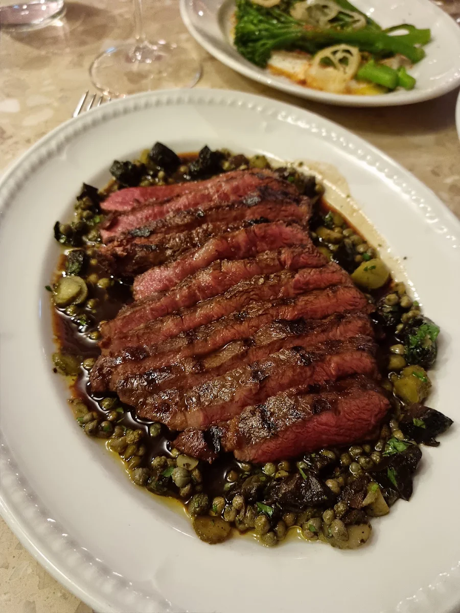Flat Iron, Loulou Bistro, Boulangerie & Traiteur