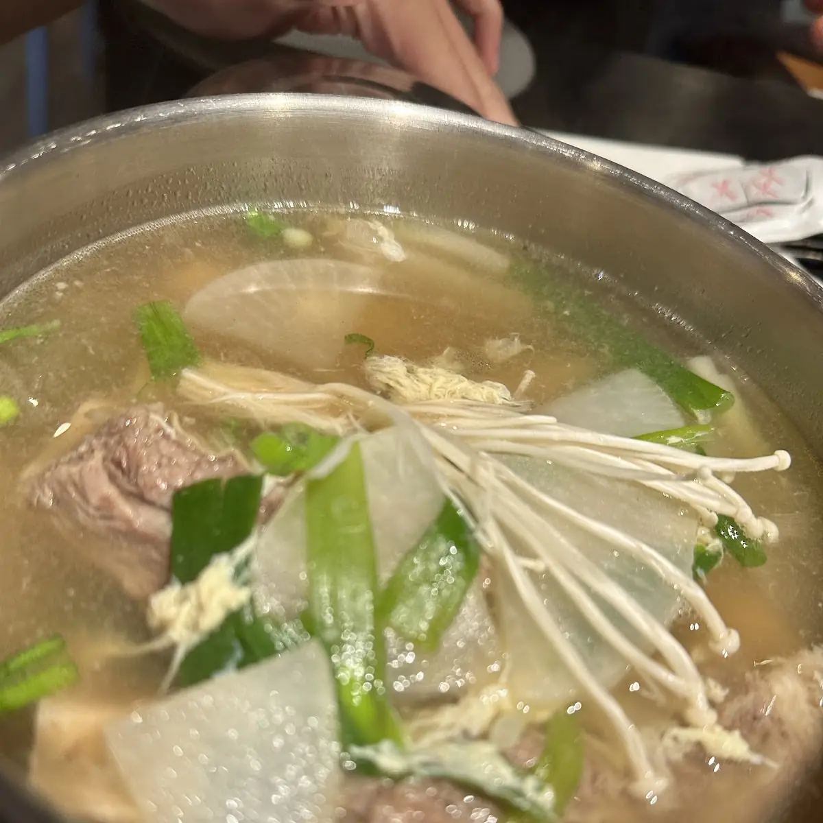 kalbi tang 갈비탕