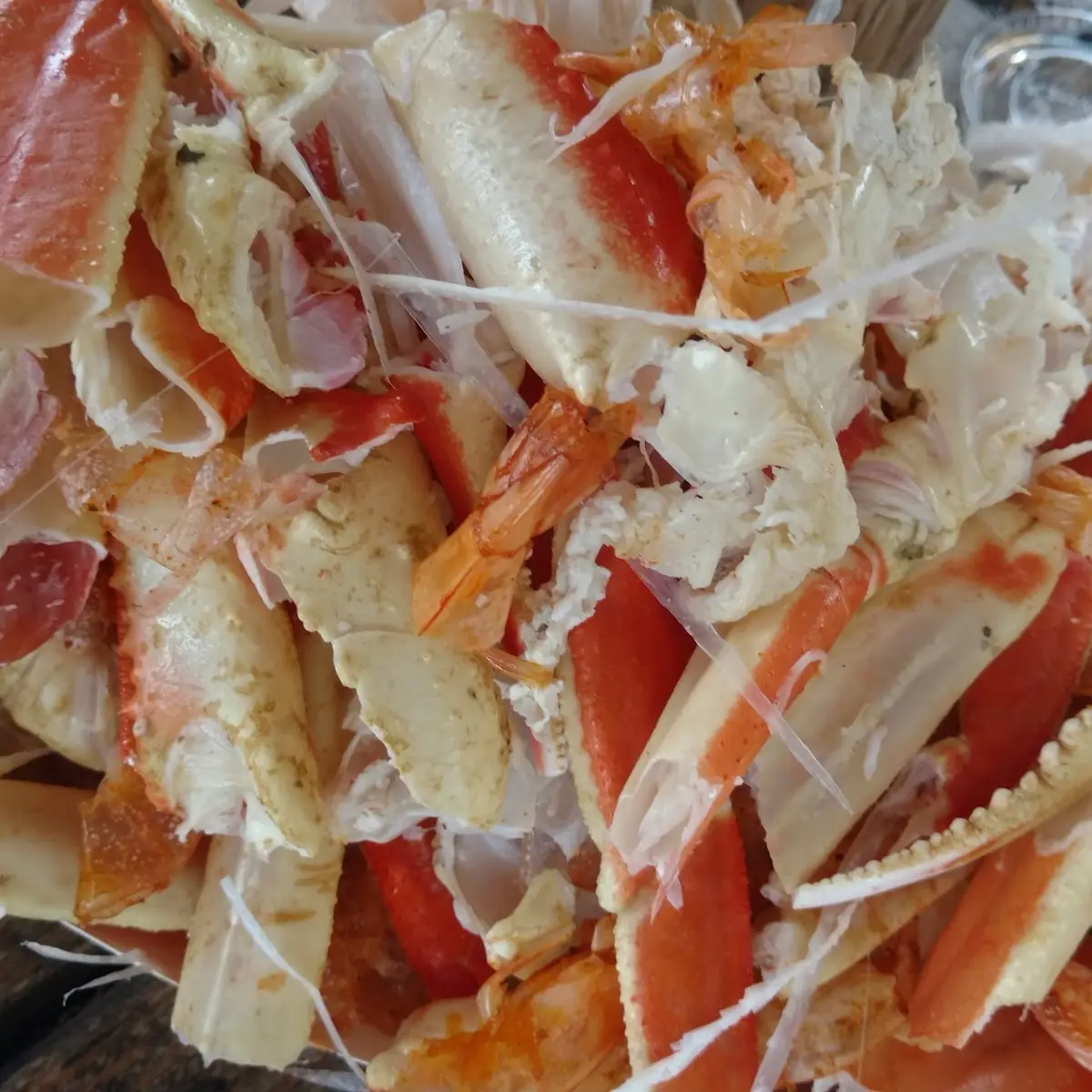 Snow Crab Legs w Coleslaw