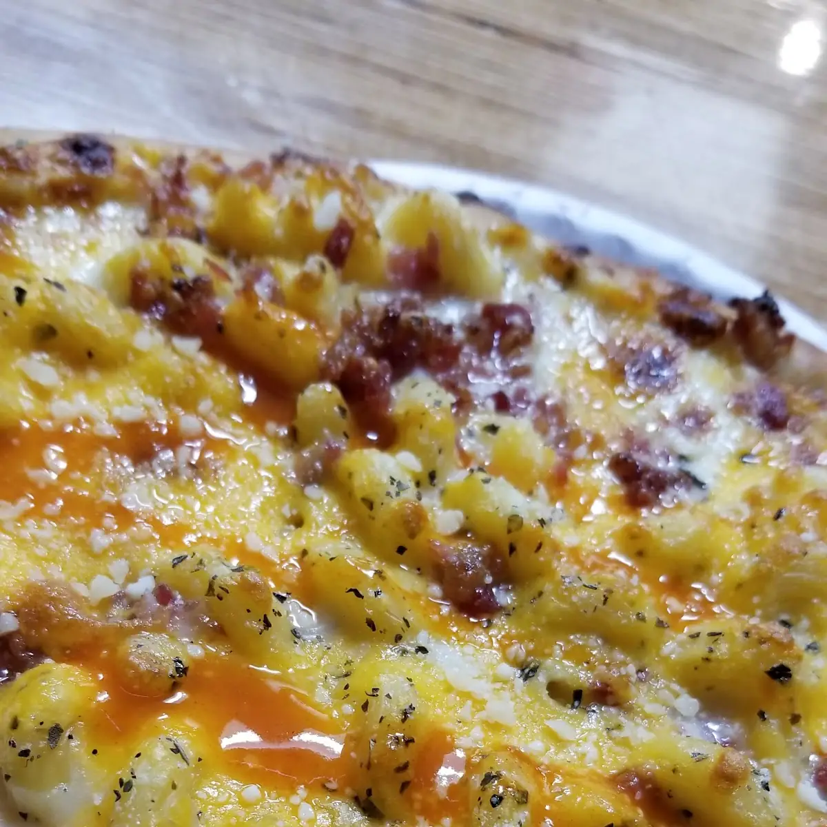 18 Mac and Cheese Pizza