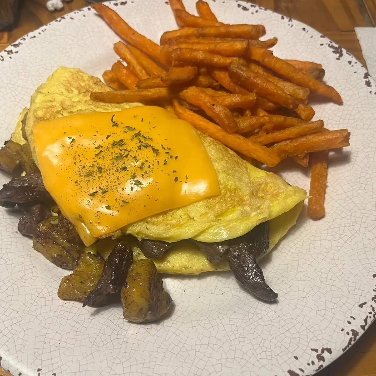 Revoltillo Con Churrasco Y Batata Frita