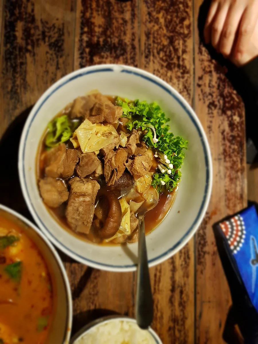 Massaman Nuea, Chat Thai
