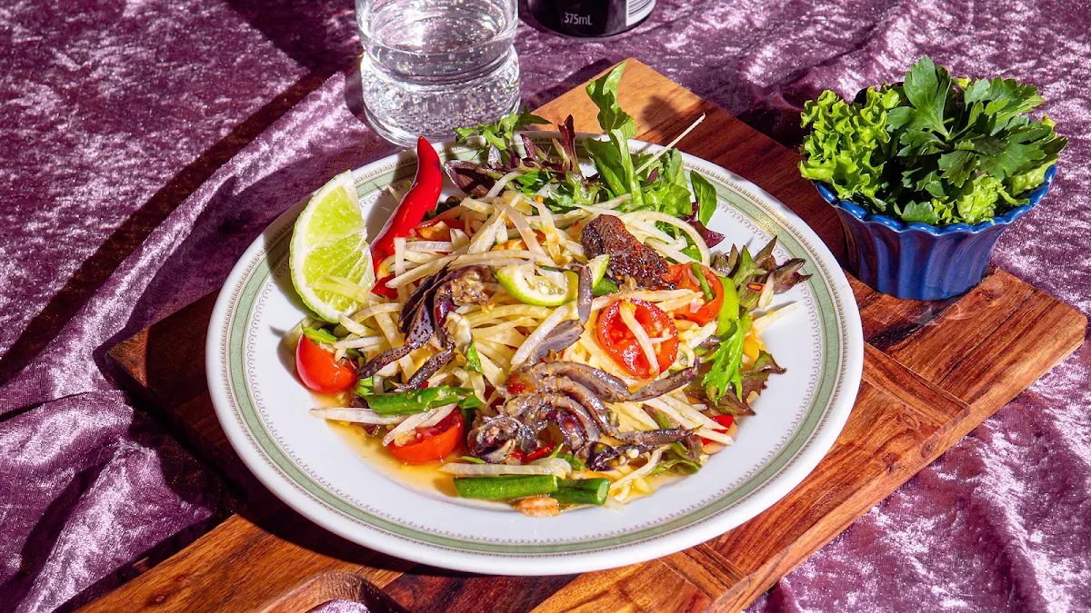 Yum Nuea, Chat Thai