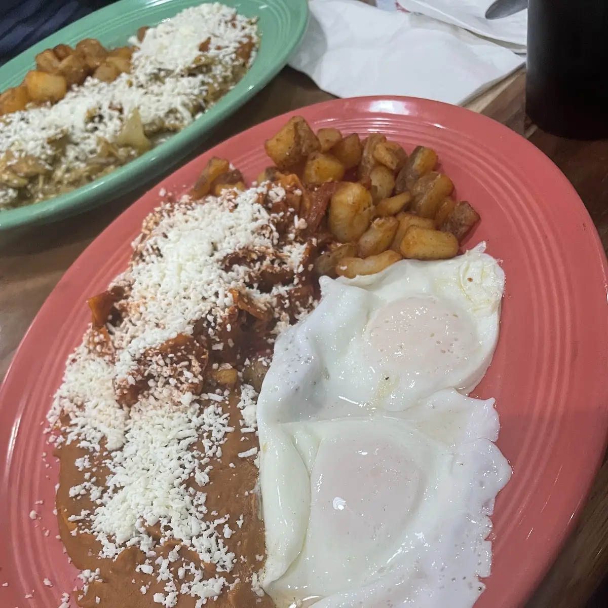 Chilaquiles Rojos Con Huevitos