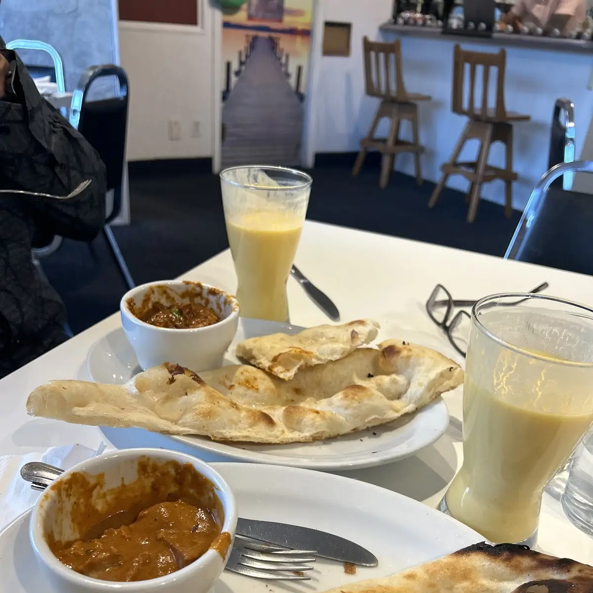 Poulet Au Beurre Et Poulet Tikka Massala Avec Pain Naan