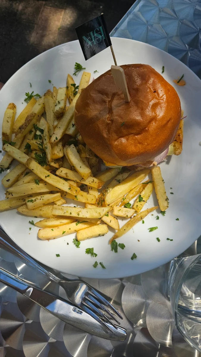 Nisi burger and fries