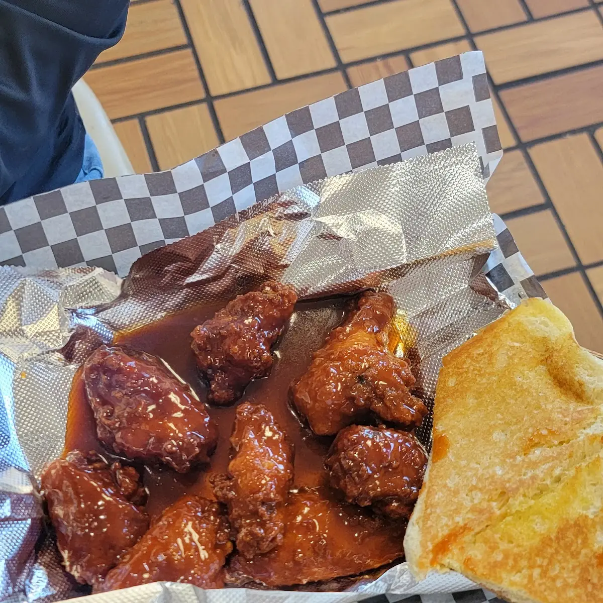Fried Chicken Wings with Fries