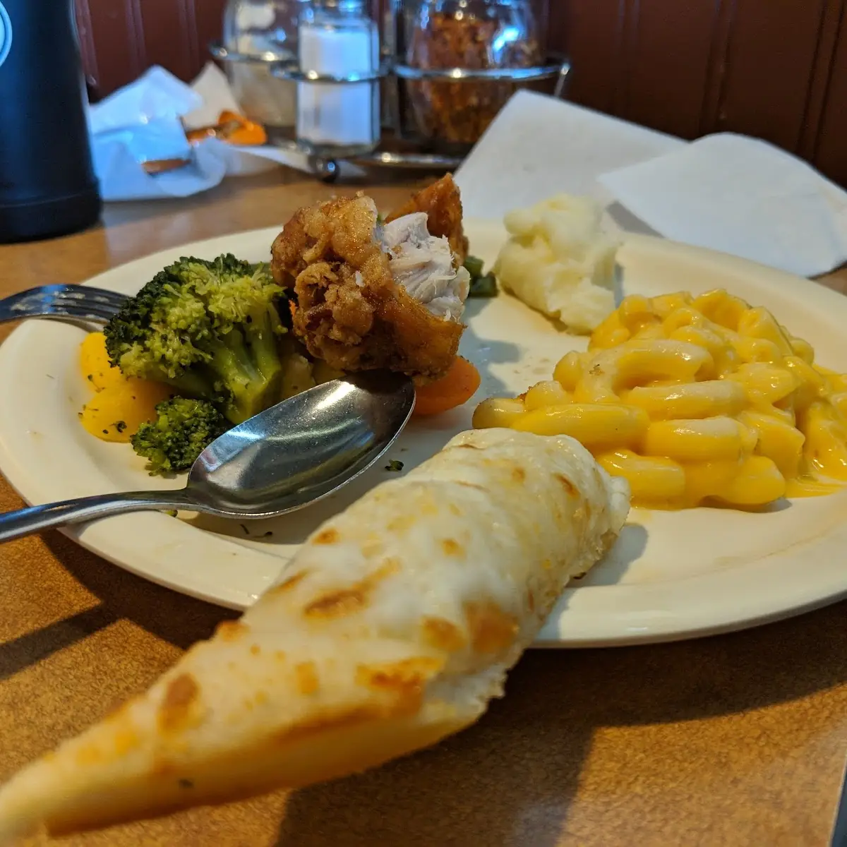 Lunch Buffet Cheese Bread Macaroni and Cheese Vegetables Mashed Potatoes and Gravy Etc