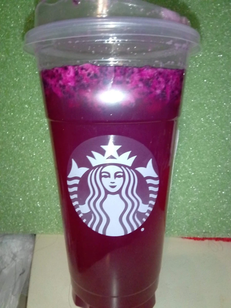 Dragon Fruit Refresher with Lemonade Extra Fruit