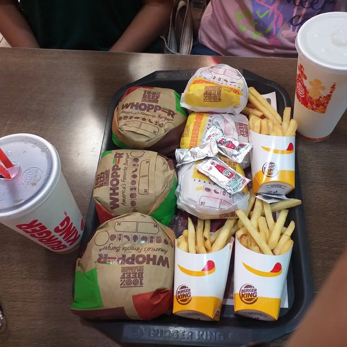 Hamburguesa Y Patatas Fritas