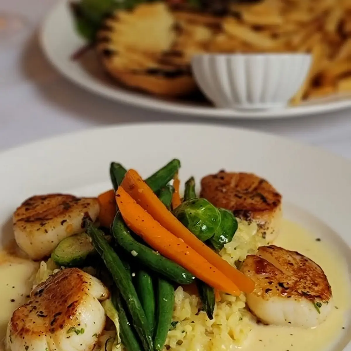 Pan Seared Scallops with Garlic Sauce