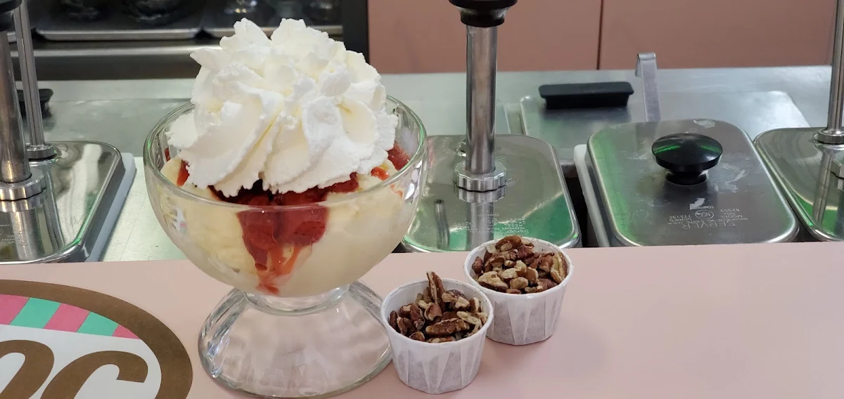 Jumbo Strawberry Sundae